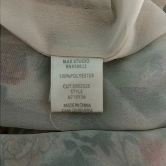 Max Studio Womens Sleeveless Top Birds Butterfly Floral Keyhole neck size small - Picture 7 of 10